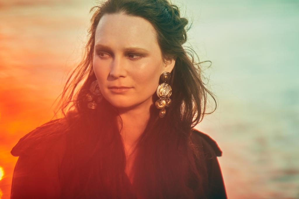 Zoë Më vertritt die Schweiz beim ESC in Basel.